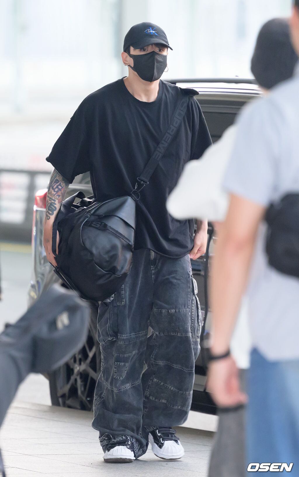 ☆BTS グク 着用！！【A NOTHING】VINTAGE P. DYEING CUT-OUT BOX 1/2