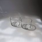 背丈の低いガラスのコップ