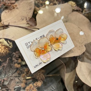 ichi.rin:ビオラピアス ホワイト オレンジ