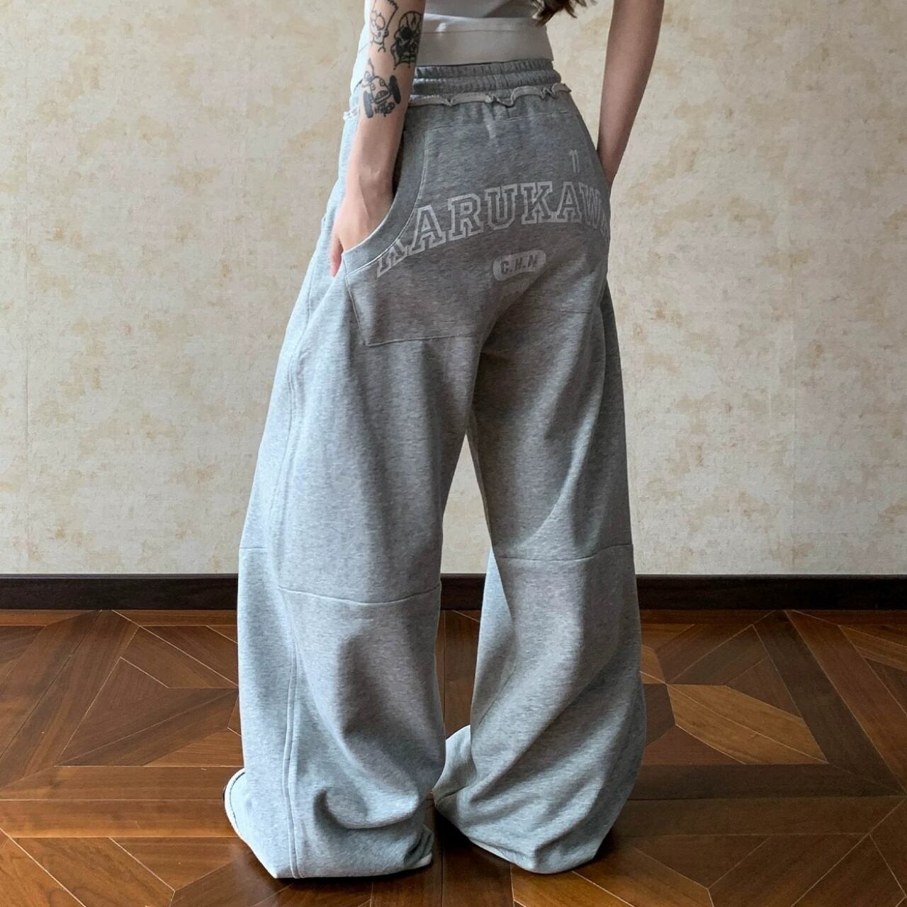 カレッジバックロゴワイドラインスウェットパンツ 2col R02596