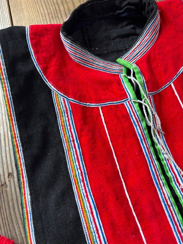 赤ザオ族 つけ襟③ 少数民族 民族衣装 胸当て（ビブ／プラストロン）