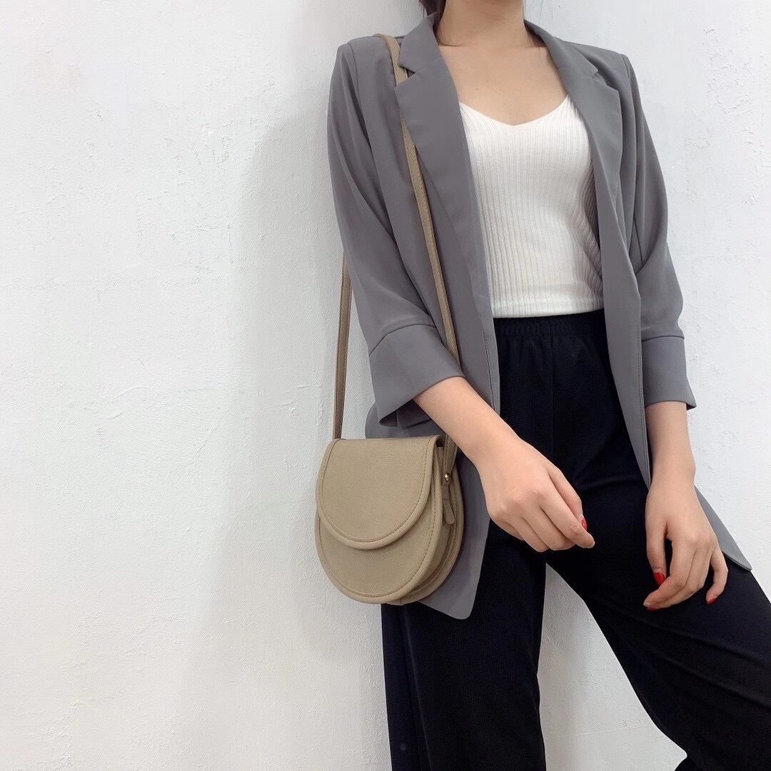 セミサークルショルダーバッグ