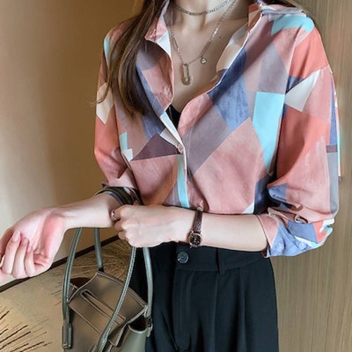 人気新作 ブラウス シャツ トップス レディース 個性的 長袖 春 柄 ピンク ブルー 2色展開 襟付き フロントボタン 前開き 休日 お出かけコーデ 普段使い 通勤 着回し ファッシ