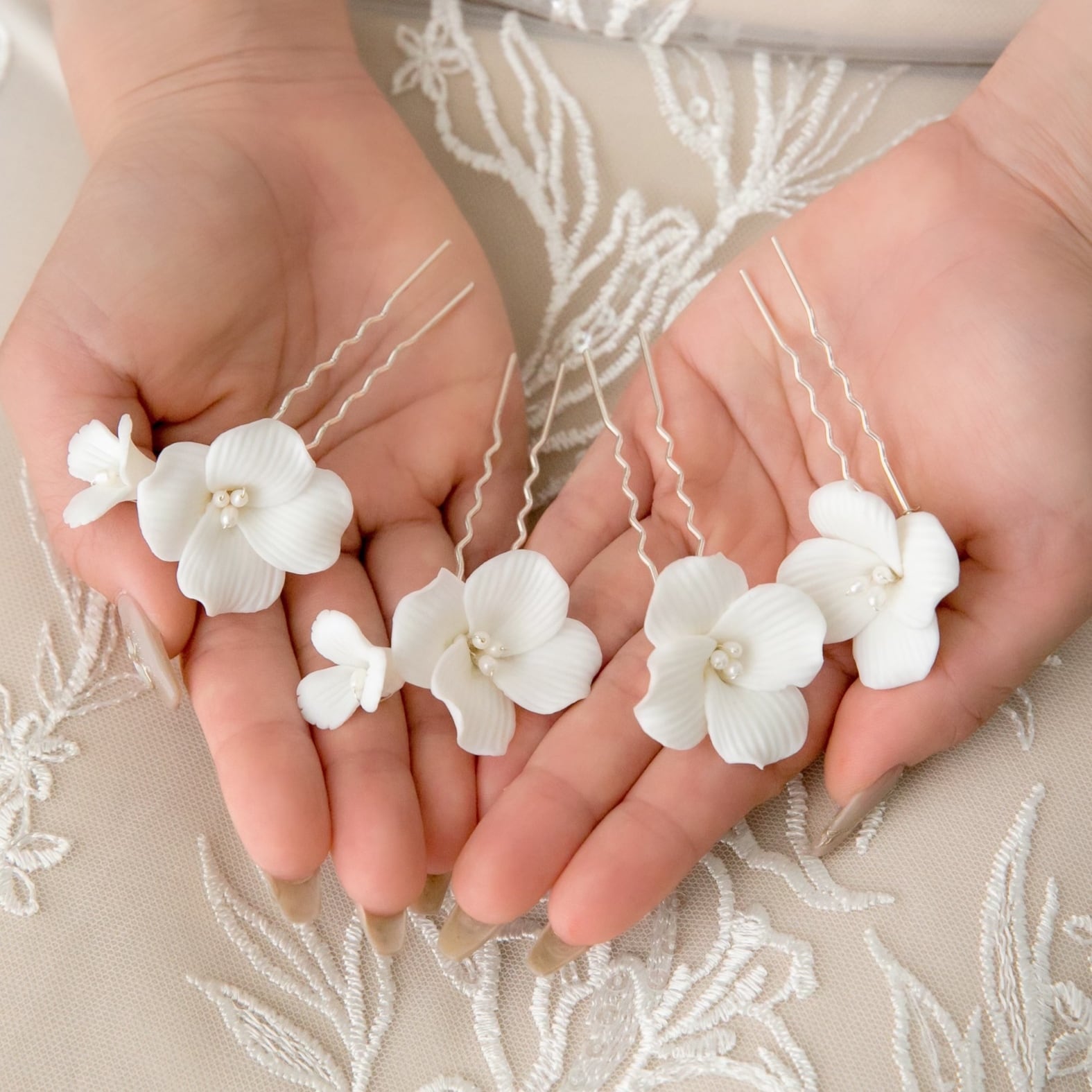 H-227 ウェディング アクセサリー【ホワイト フラワー 4P ヘアピン