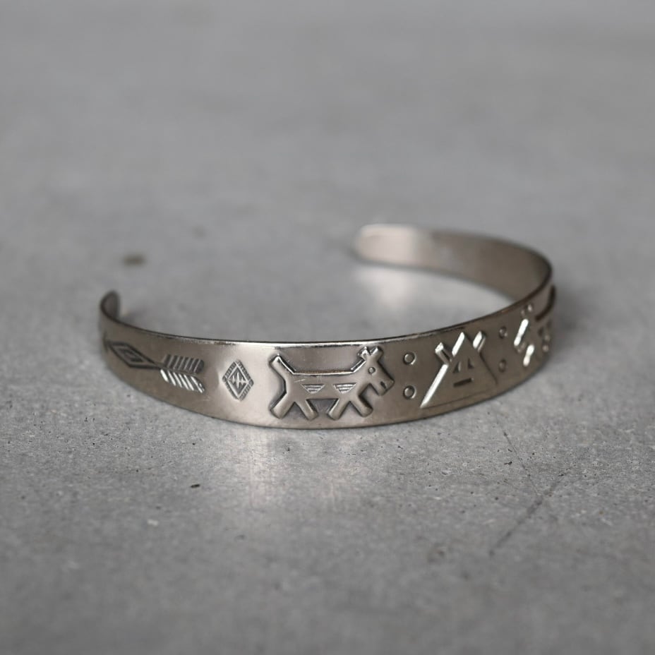 NAVAJO FRED HARVEYSTYLE BANGLE by BELLTRADING POST | BUFF STOCK YARD