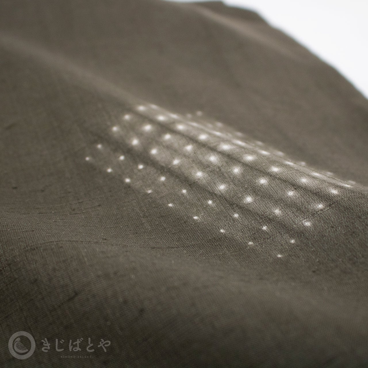 正絹紬 黒橡に飛び絞りの小紋 袷 | きじばとや