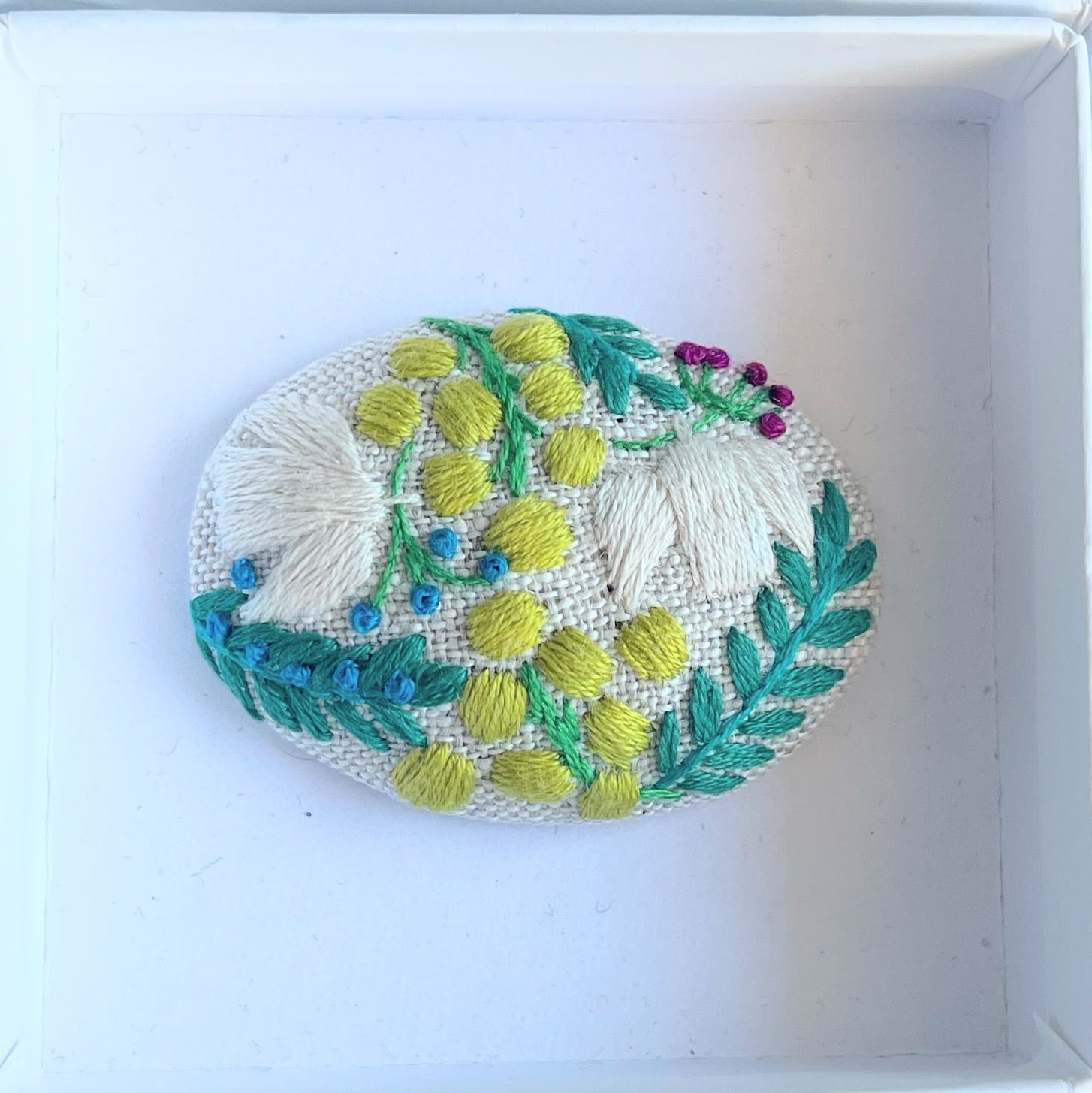 北欧風ことりとミモザの刺繍ブローチ【hokuo】#351 | j.couture