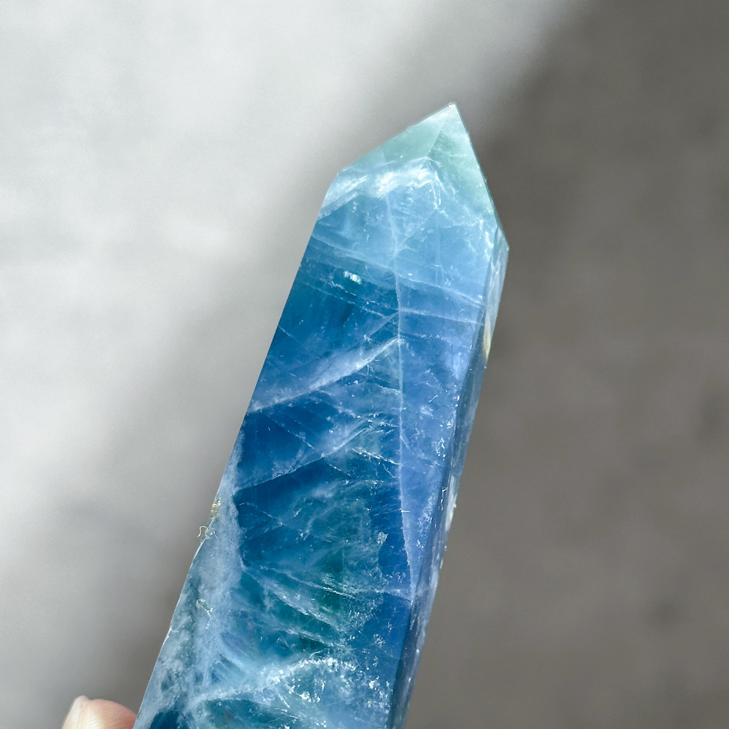 ブルー、グリーンフローライト タワー型05◇ Rainbow Fluorite