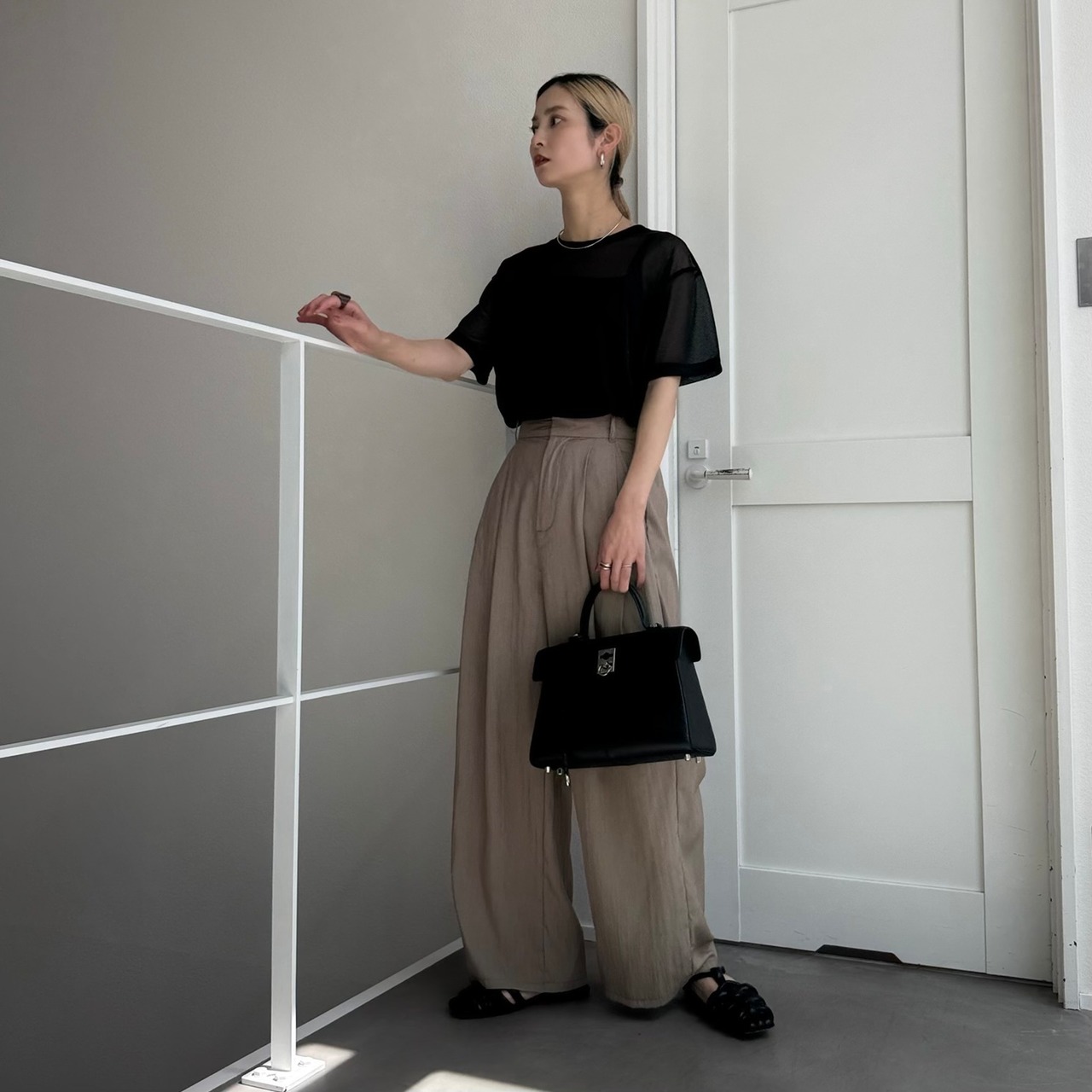 sideslit sheer tee/black