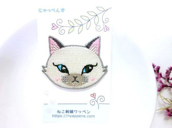 シールにもなる猫の刺繍ワッペン◇柄が特徴的で可愛いゆるふわ猫の