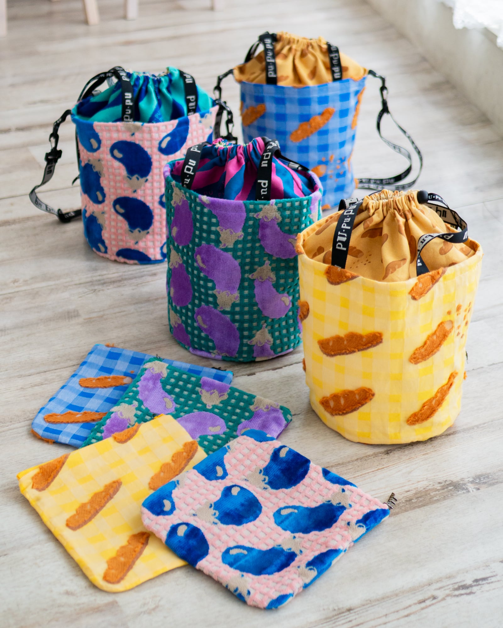 茄子のジャカードポーチ