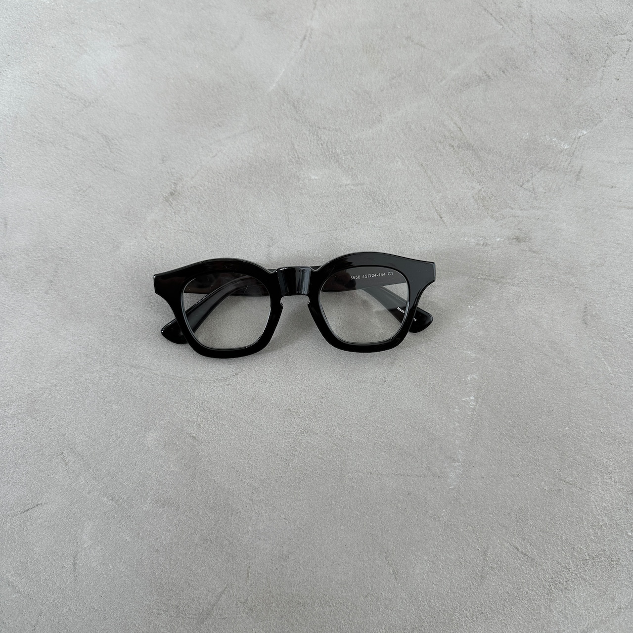 wide frame sunglasses/black