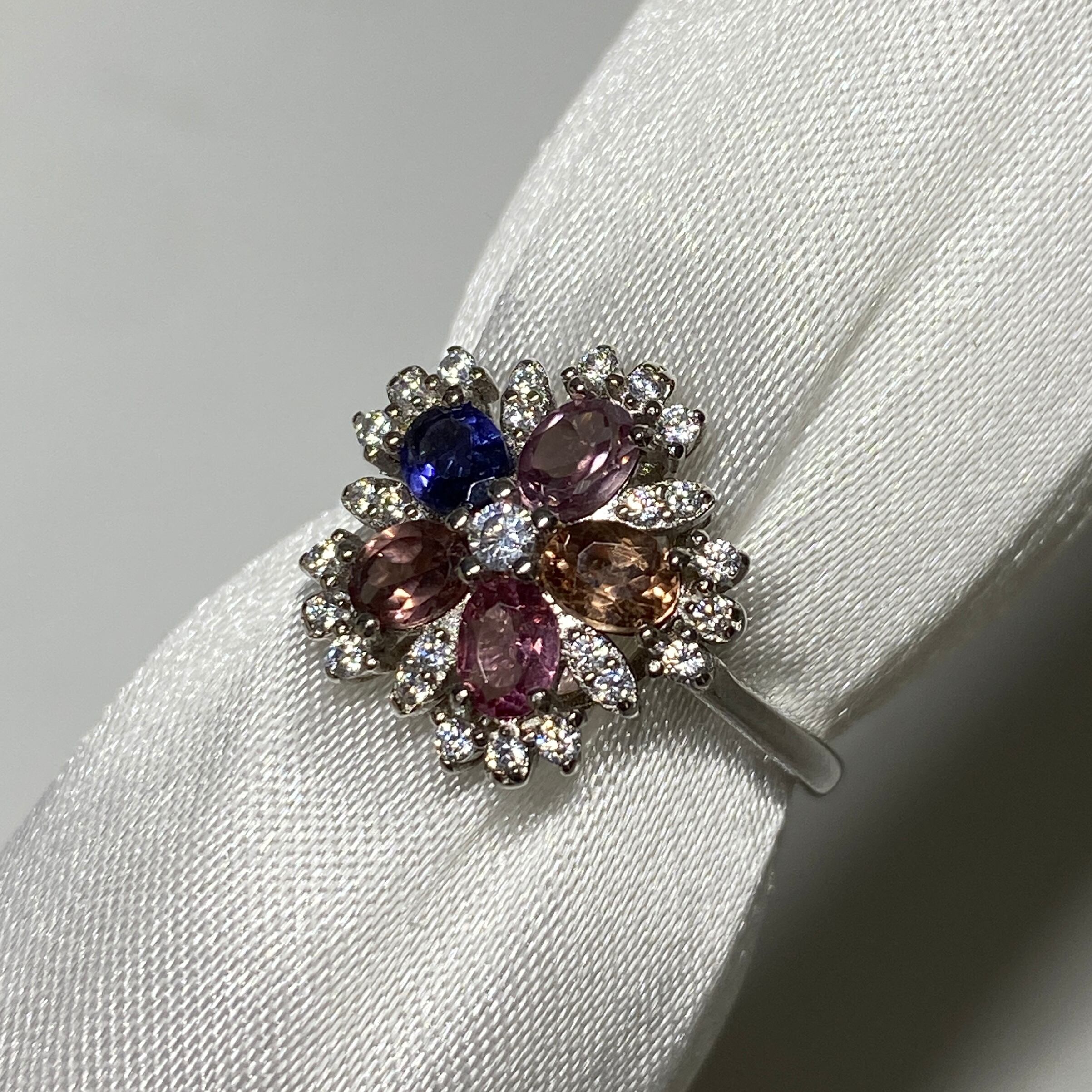 ピンクジルコン・アイオライト