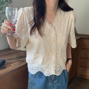 カットワークレースブラウス　A1945