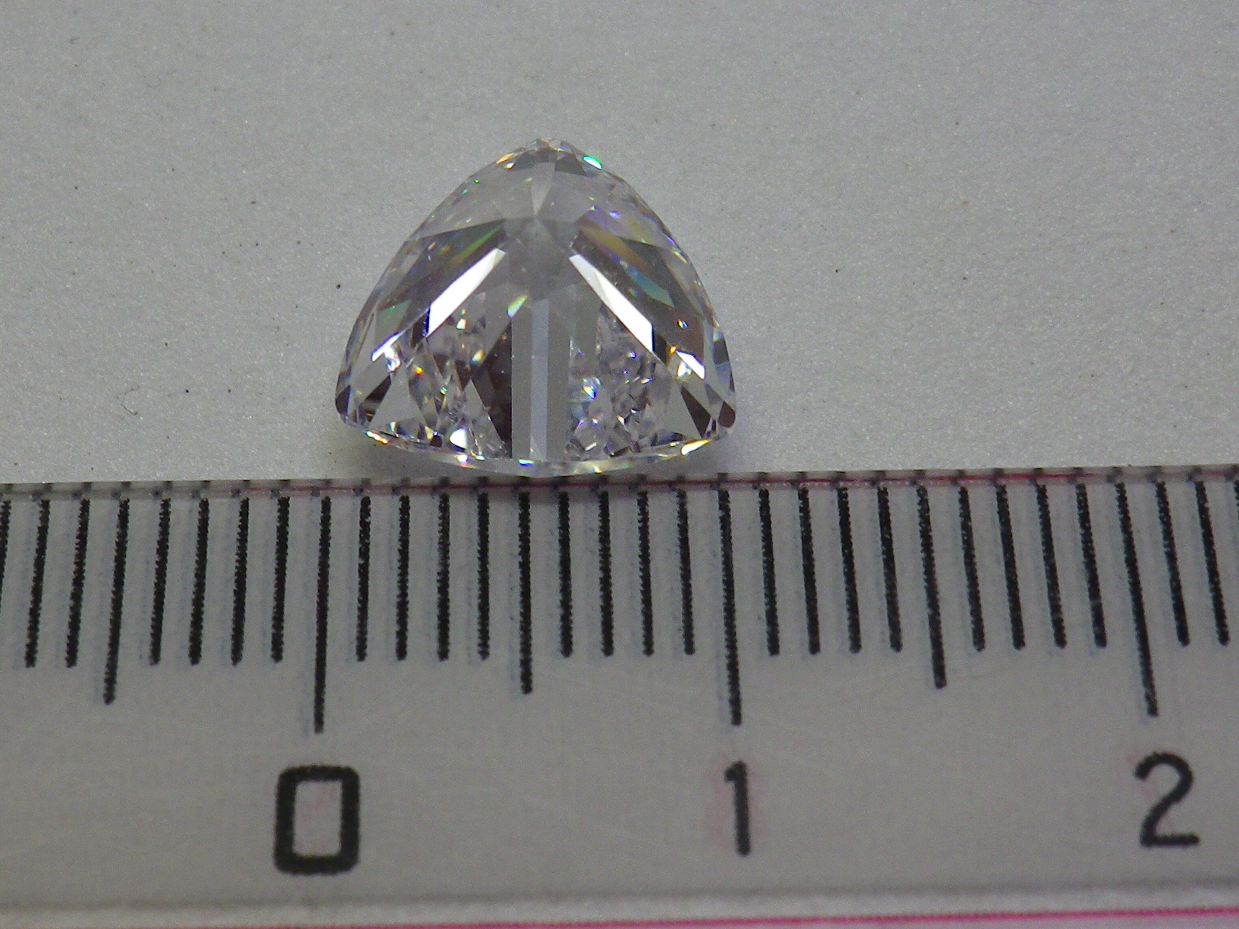 シンセティックストーン モアッサナイト ホワイト 6 . 5 0 ct シンセティックストーン モアッサナイト ホワイト 6 . 5 0 ct