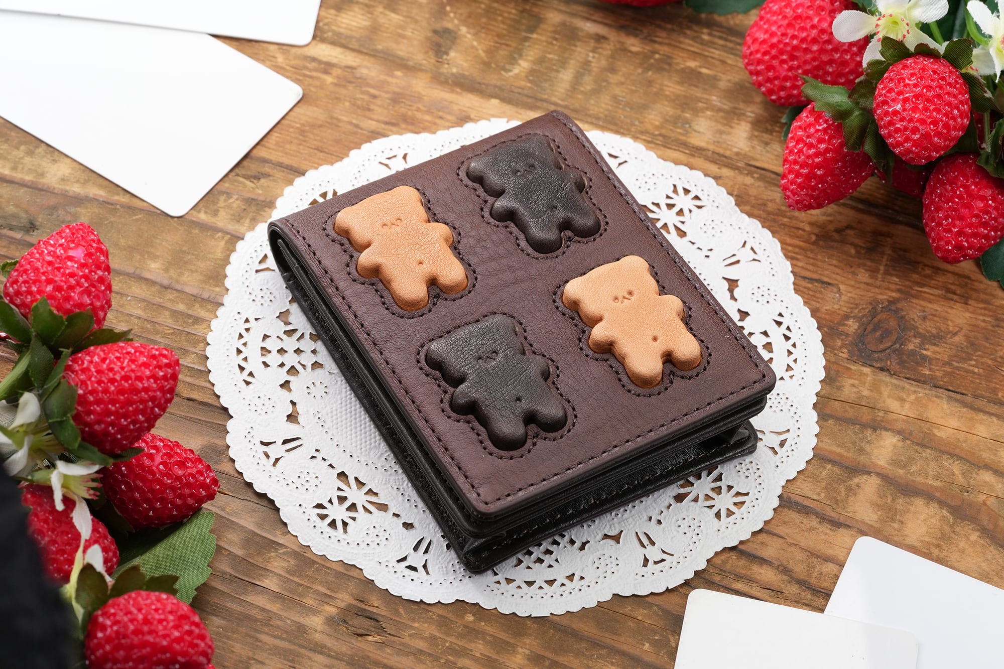 くまちゃんブラウニー縦型カードケース(本革製)/お菓子な革小物