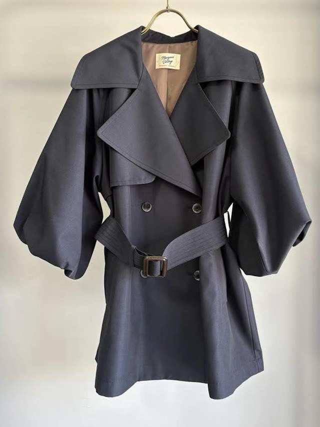 【8月入荷次第お届けのご予約】510.MARGAUX VINTAGE / マルゴー　バルーンスリーブミドル丈トレンチ(ベージュ/ネイビー)　MG CO-26084-A