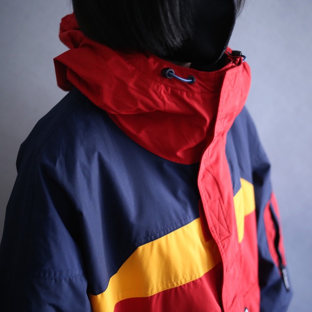 "Columbia" 3-tone switching design over silhouette anorak parka