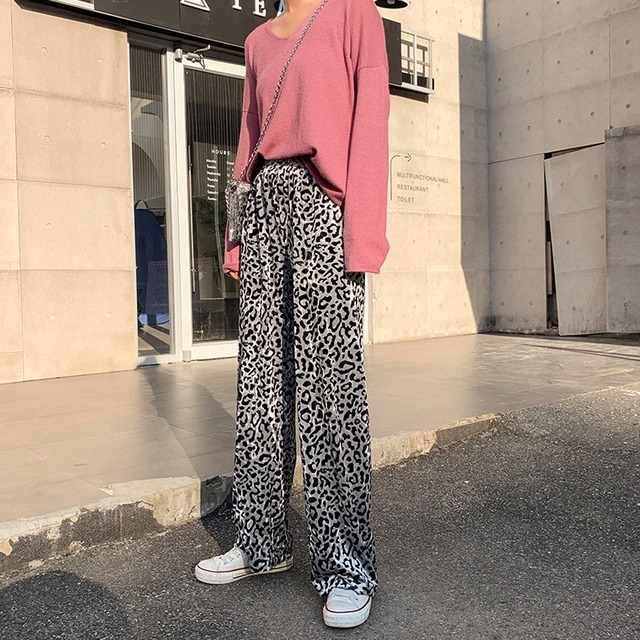 ボトムス レディース 送料無料 2色 ワイドパンツ ストレ—トパンツ ベロア ガウチョパンツ レオパード ヒョウ柄 ルーズ おしゃれ スタイル 着痩せ 体形カバー インスタ トレンド  ナチュラル リラックス リゾート ルームウェア フリーサイズ かっこいい クール  アクティブ お出かけ ゆったり 楽ちん ルーズ こなれ感  カジュアル リネン 麻 ホワイト ブラック レッド ナチュラル オーバーサイズ フレアパンツ キュロットスカート 夏 サマー ウエストゴム ドレープ ギャザー シャーリング