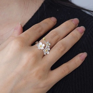 ワスレナグサのリング - 指先に優雅さを添える　R417