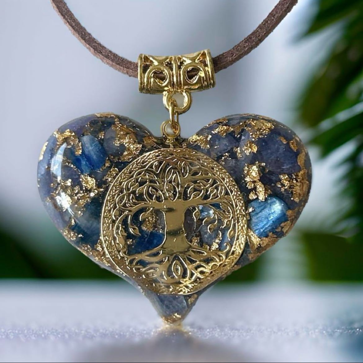 白蛇抜殻入り 開運 御守りオルゴナイト 握り石 金龍 麻炭 弥盛地