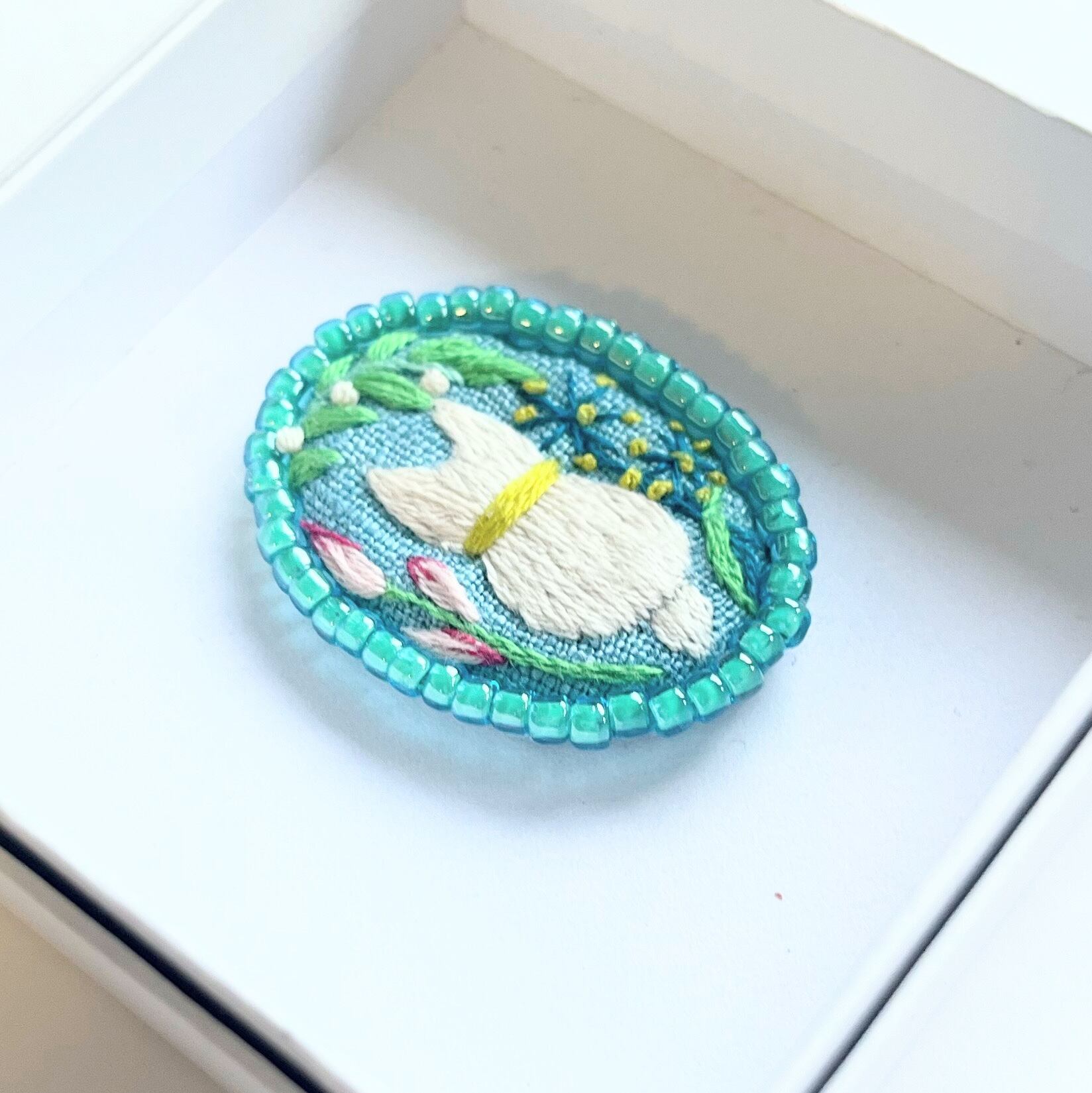 ビーズで飾った草花のミニ刺繍ブローチ【botanical】#334 | j.couture