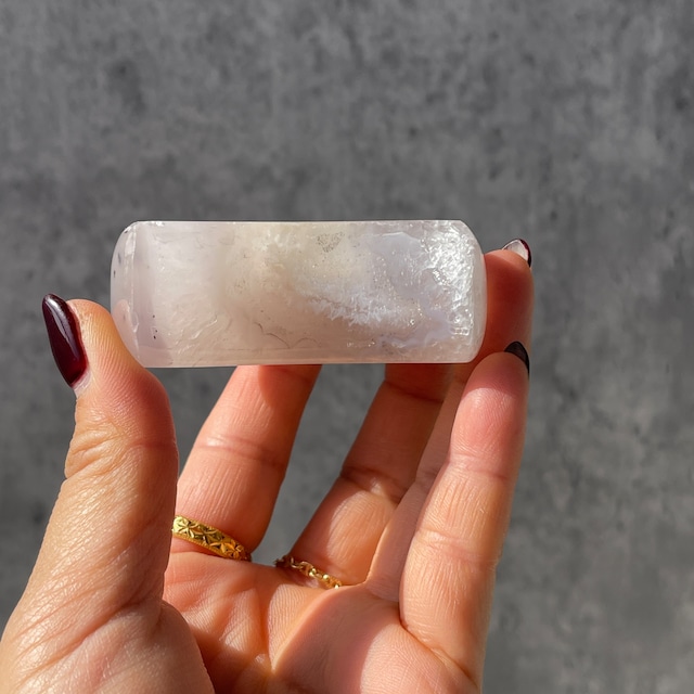 ブラジル産 アゲートムーン｜ジオード構造・透明感のある瑪瑙／UV反応あり