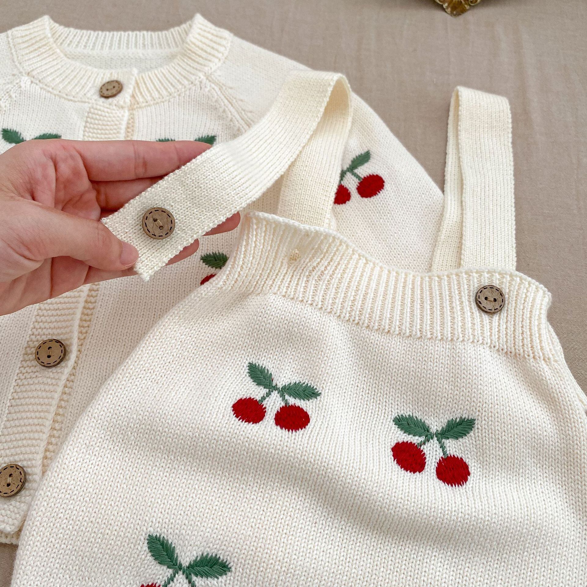 ベビー女の子さくらんぼ柄ニット セットアップ カバーオール