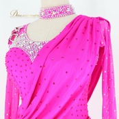 社交ダンス 衣装 ラテン ワンピース ドレス ピンク系 VeRTigo 濃いピンク デモ 競技 ダンス パーティ 豪華 伸縮 ストレッチ ビジュー 豪華 華やか ダンス衣装 フォーマル 競技用 ステージ衣装 エレガント オシャレ パフォーマンス用