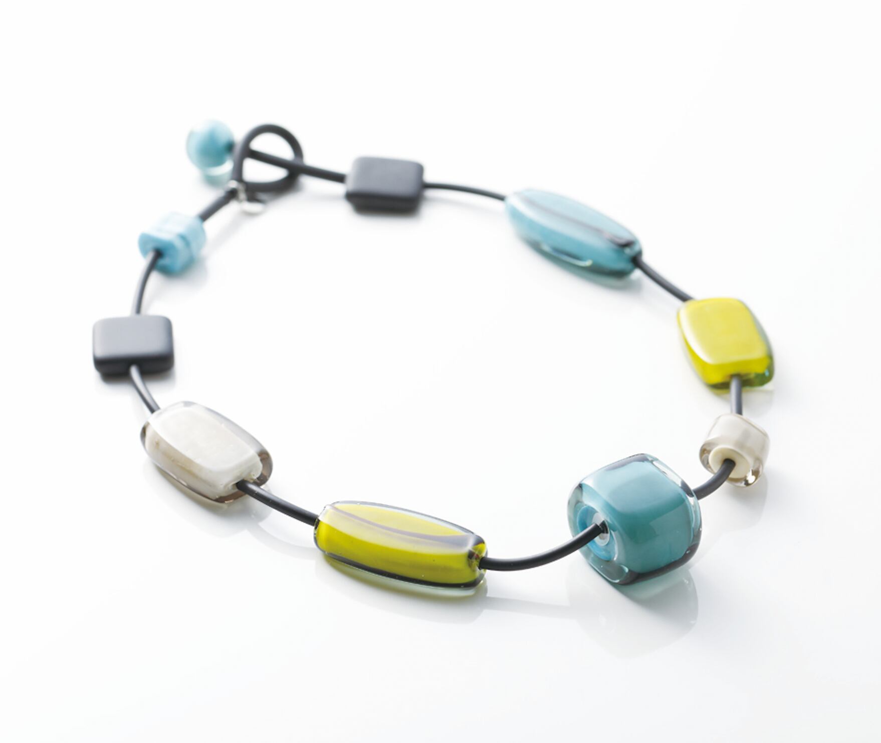 【Tullia (トゥリア)】 ネックレス (ブルー &イエロー)