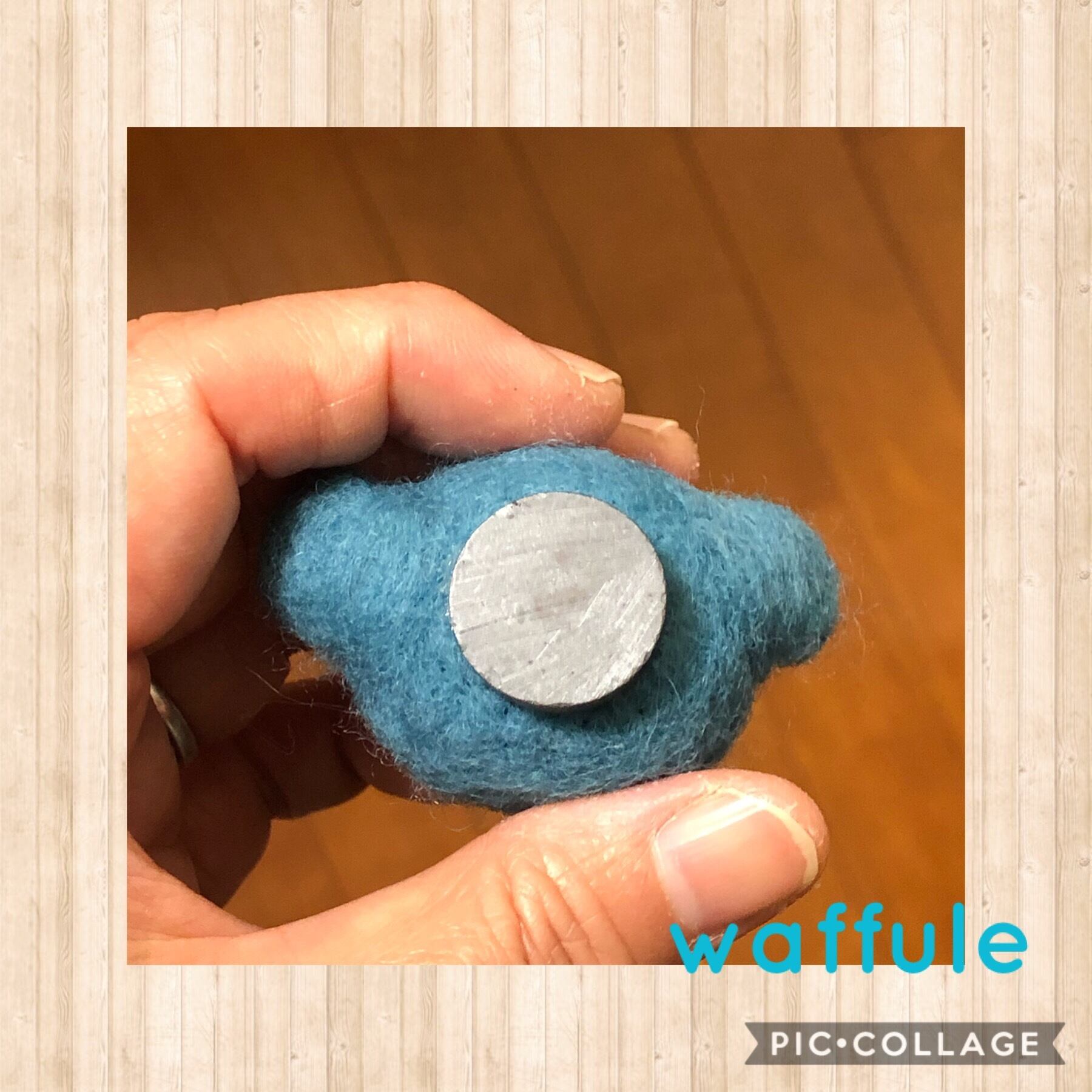 羊毛フェルト クマさんマグネット(ブルー) | はんどめいど雑貨 waffule