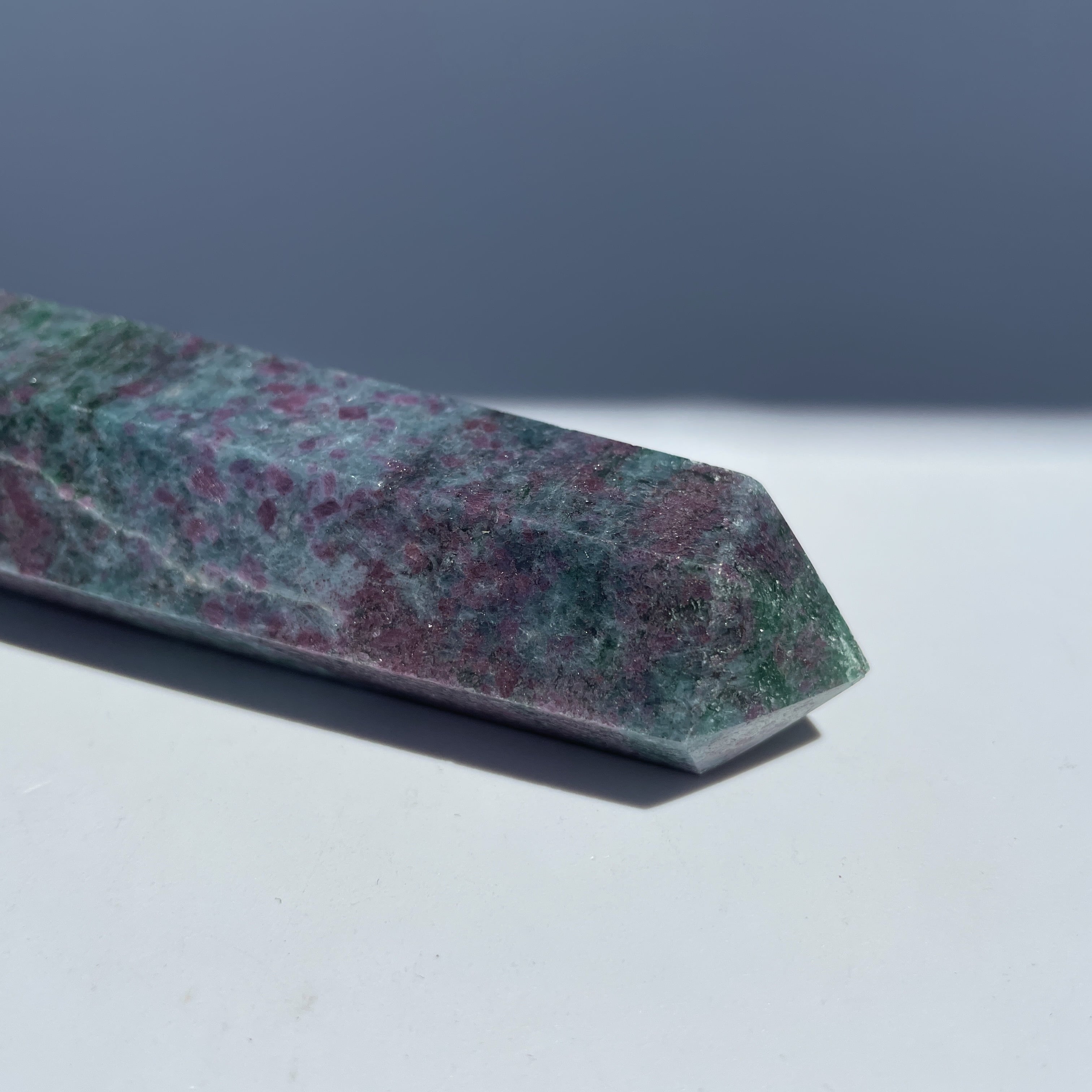 ルビーインカイヤナイト タワー型02◇ Ruby In Kyanite ◇天然石・鉱物