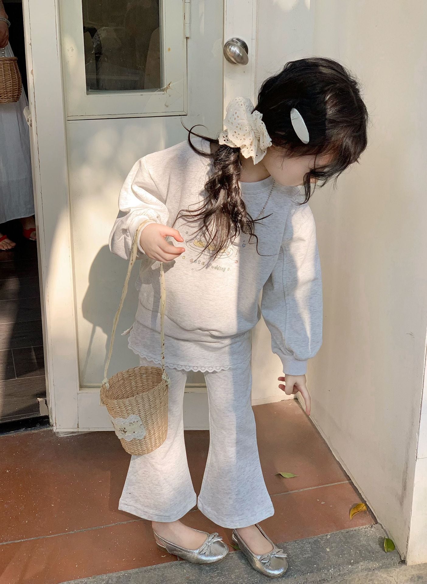 スカート付フレアパンツ×イラストトレーナー　セットアップ