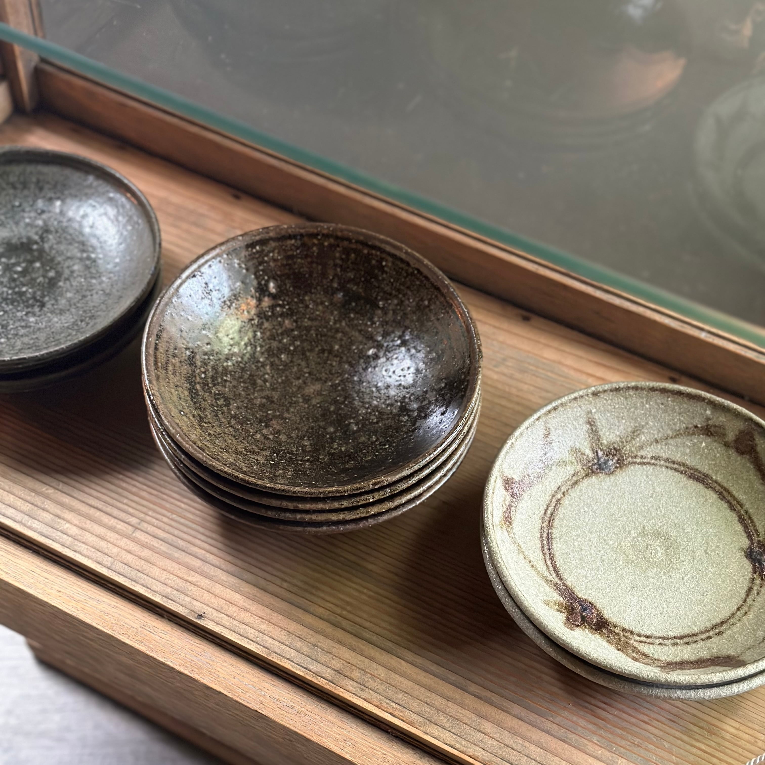 叶谷真一郎 6寸皿(鉄絵)灰 | gallery 一白 叶谷真一郎 6寸皿(鉄絵)灰 | gallery 一白