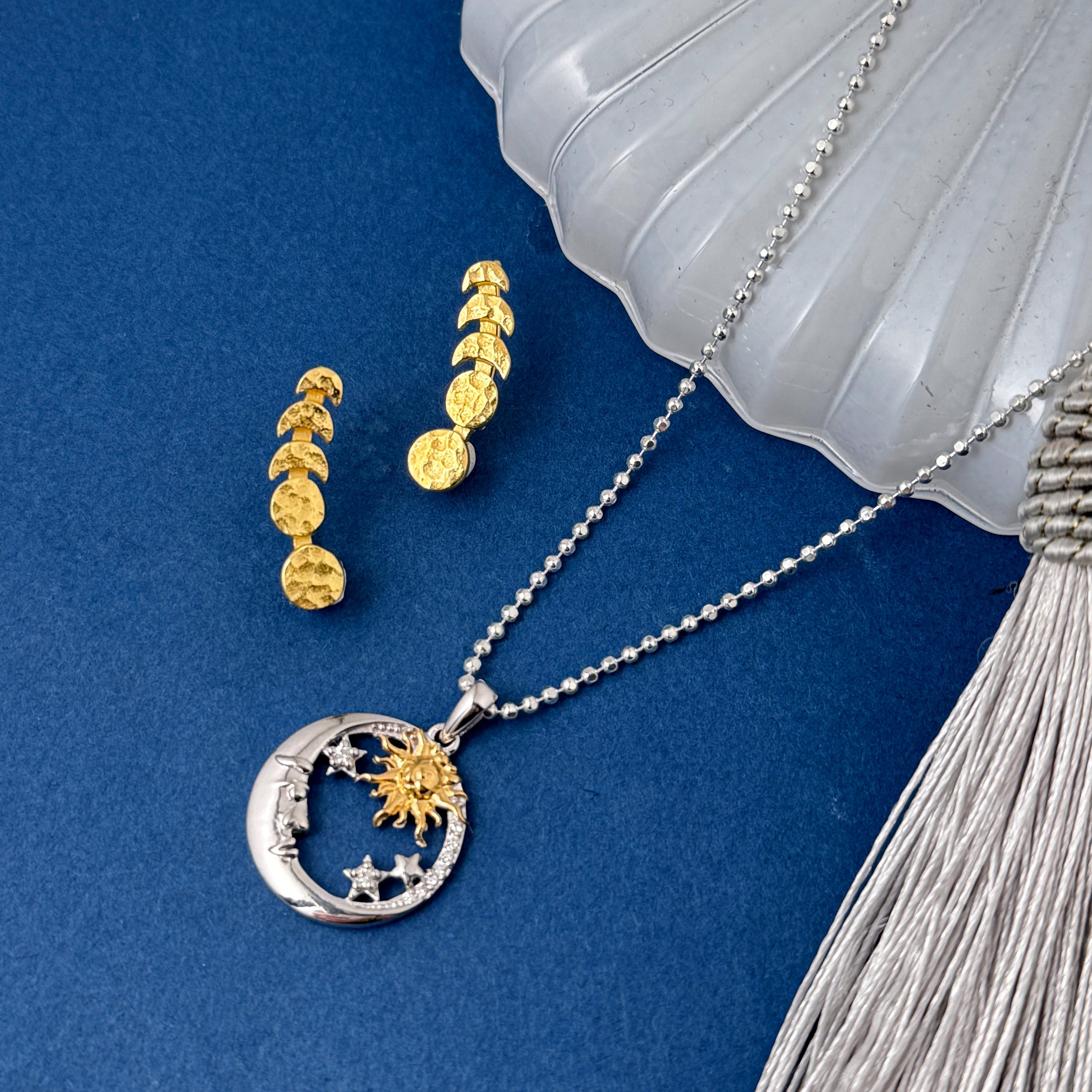 194Nb【高品質✨】ネックレス　月　ムーン　夜空　大人かわいい　華奢　シルバー ネックレス 月 星 ムーン スター モチーフ シルバー925 プラチナ仕上げ