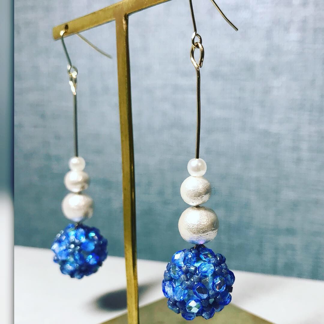 0041:サファイアブルーとコットンパールのピアス