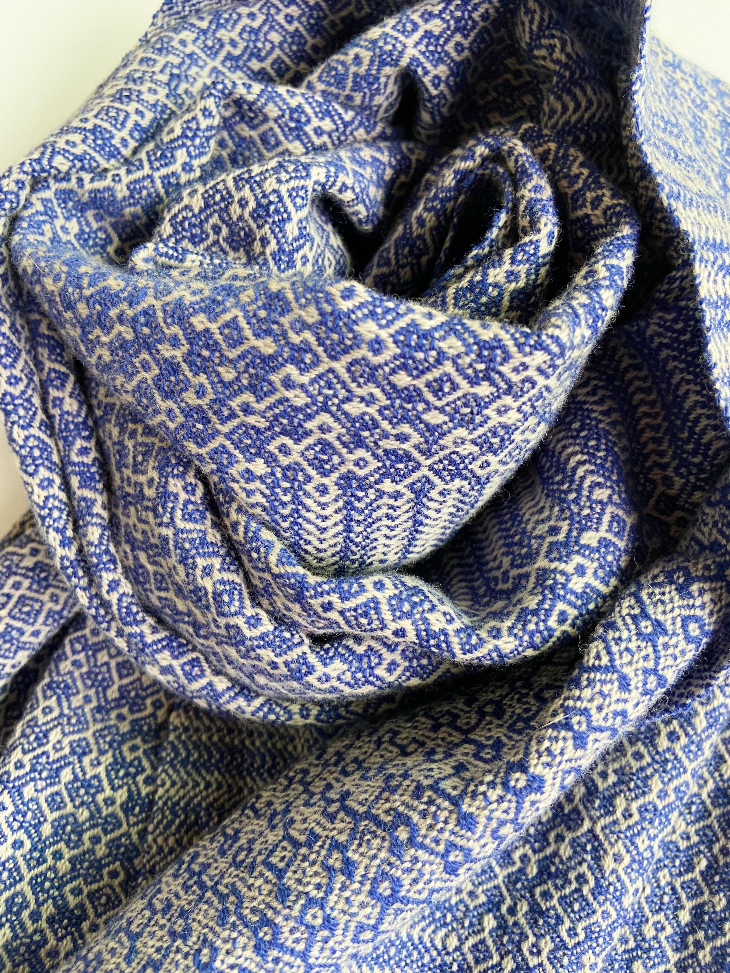 Hand-woven lambswool scarf Rocca Blue / 手織りのラムショール 六花