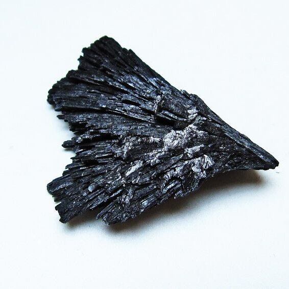 ブラック カイヤナイト 原石 一点物 171-7513