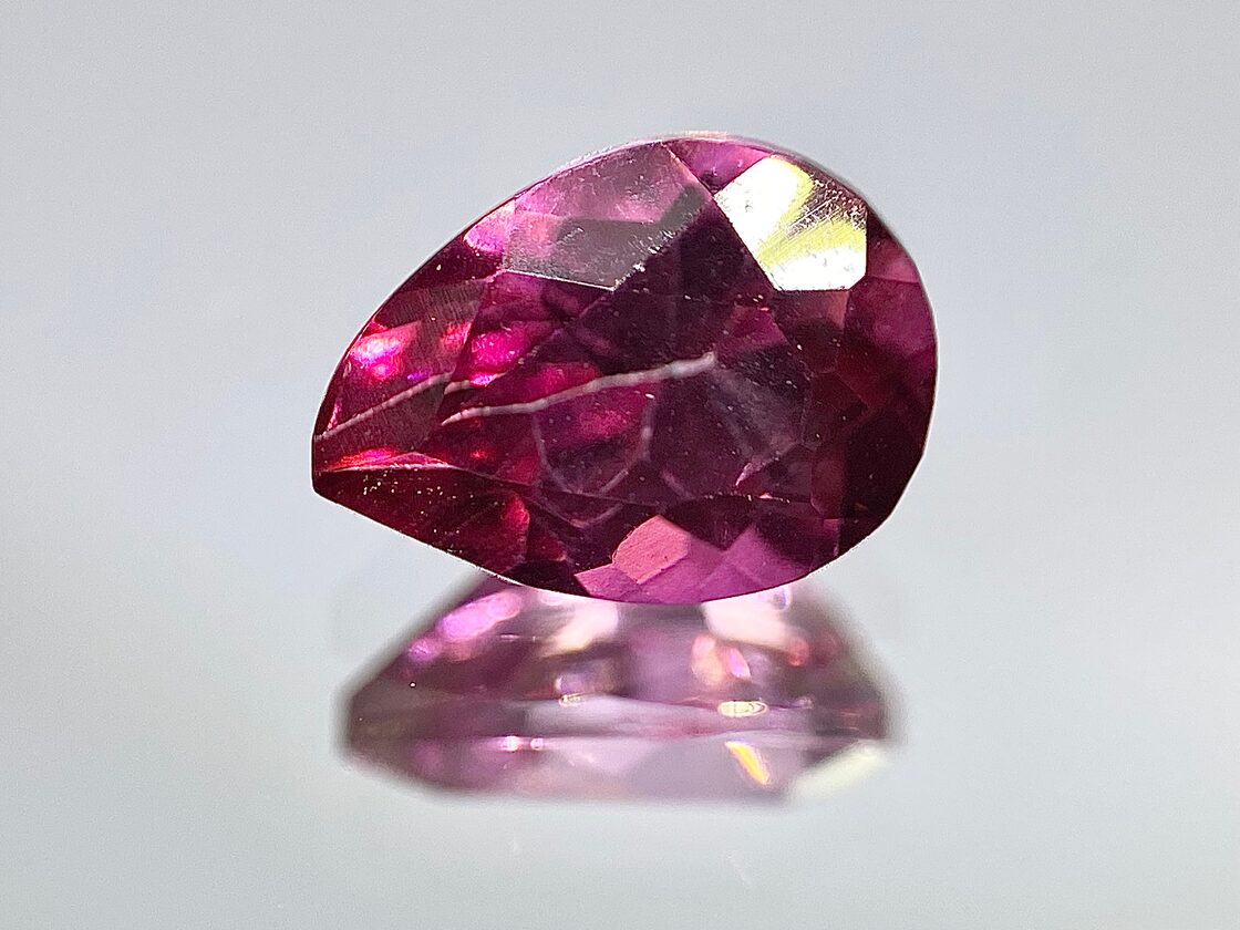 ミスティックピンクダンビュライト 0.75ct | Pay ID