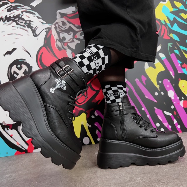 8サイズ展開＊CROSS厚底ブーツ【身長約9cmUP】