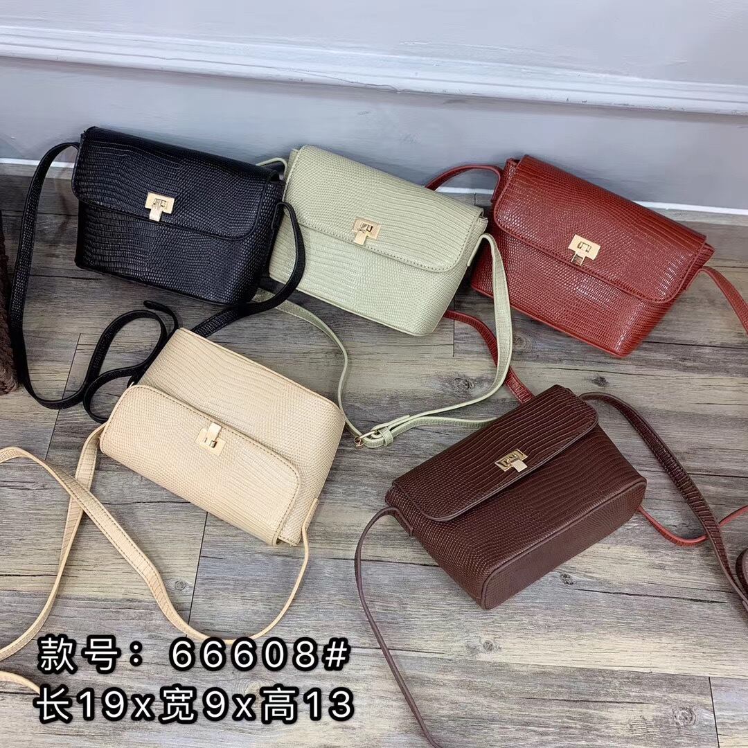 フラップショルダーバッグ