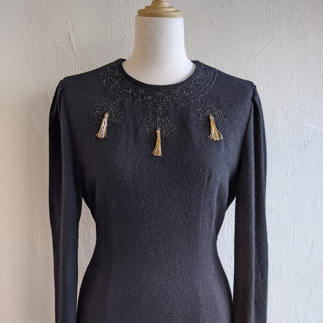 飾り付き タイトワンピース 古いモノとお洋服 ジジ Jiji Japan Vintage Shop 飾り付き タイトワンピース 古いモノとお洋服 ジジ Jiji Japan Vintage Shop