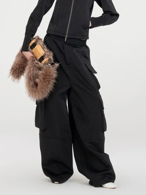 【26AW | WOMEN】Feng Chen Wang フェンチェンワン / パンツ / Black Subtle Shimmer Pants with 3D Pockets  FWF22TR25