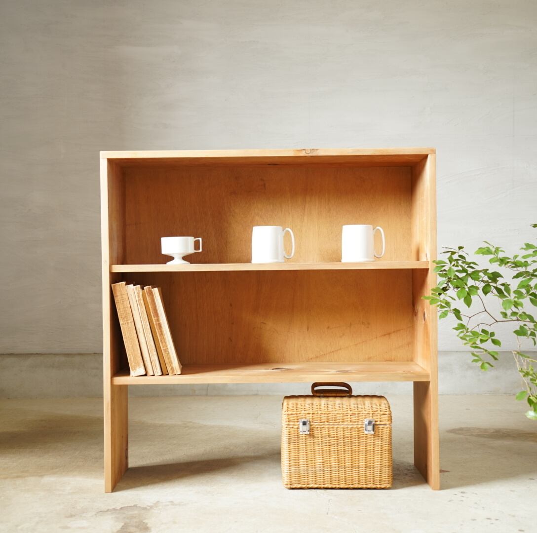 すっきりとした姿のオープンシェルフ