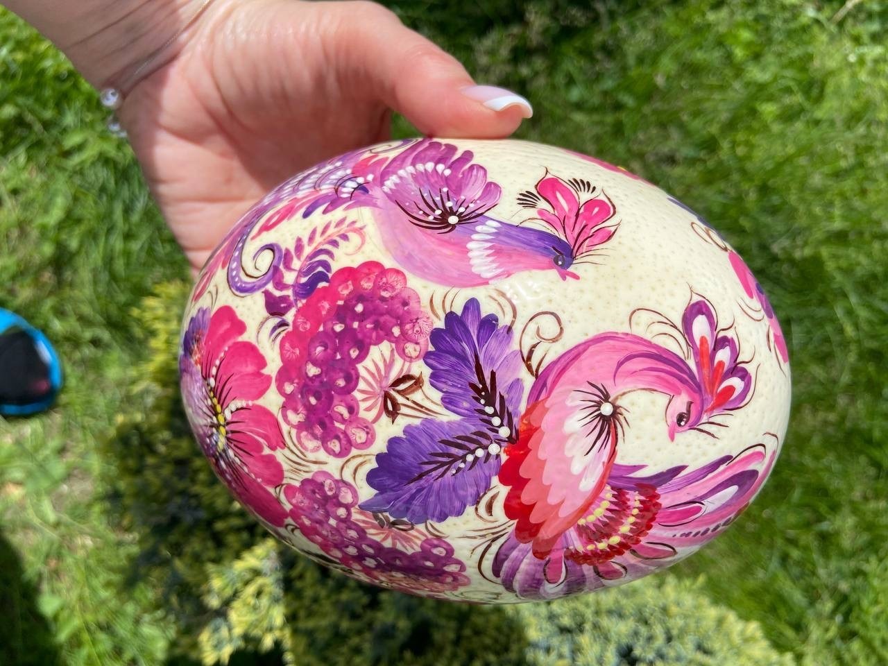 ペトリキウカ塗り　ダチョウの卵　プィサンカ・スタンド付き（イースター・エッグ） 20cm（Homenko作） Ostrich egg with wooden stand - 6
