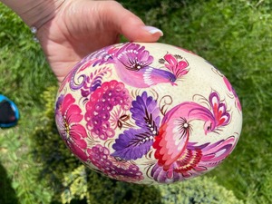 ペトリキウカ塗り　ダチョウの卵　プィサンカ・スタンド付き（イースター・エッグ） 20cm（Homenko作） Ostrich egg with wooden stand