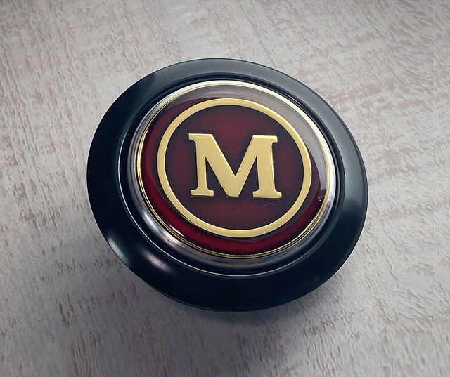 ハイクオリティ・モーリス"M" .ホーンキャップ　(for モモorナルディ)  カラー：赤/赤　　パーツNo : DTC088-RR