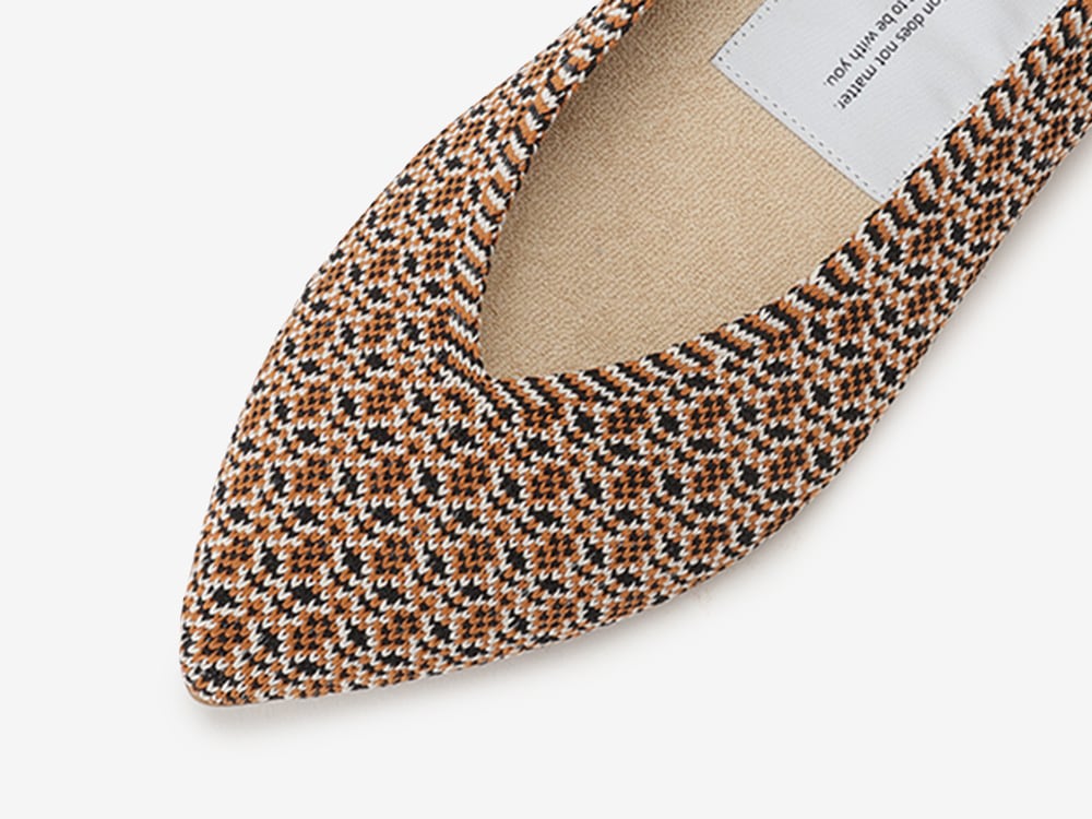 pointed-PrimalDots / CAMEL & BLACK | Offen