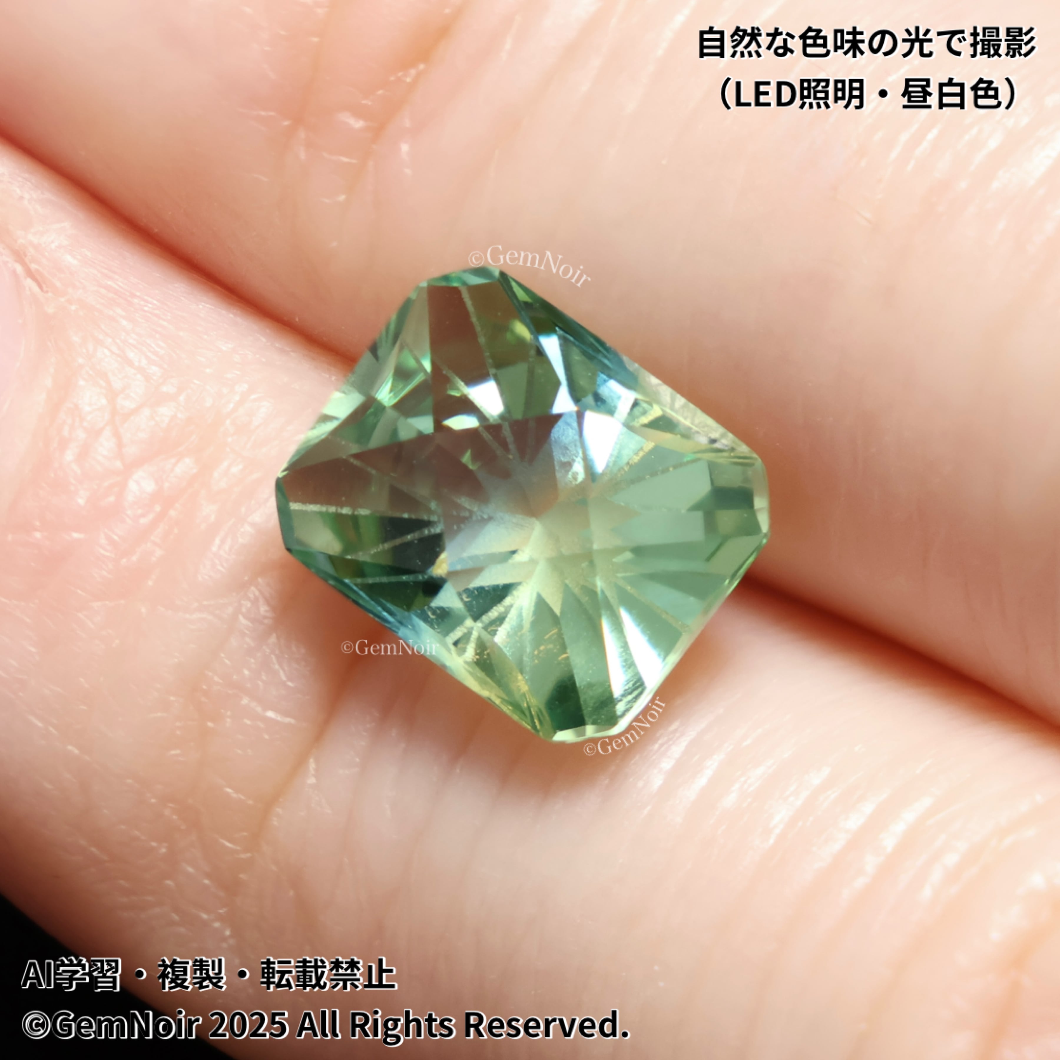 ぐでたま 神秘の宝石 水と風に守られた星の扉の鍵・黎明の章】 宝飾用特殊ガラス 星が潜む