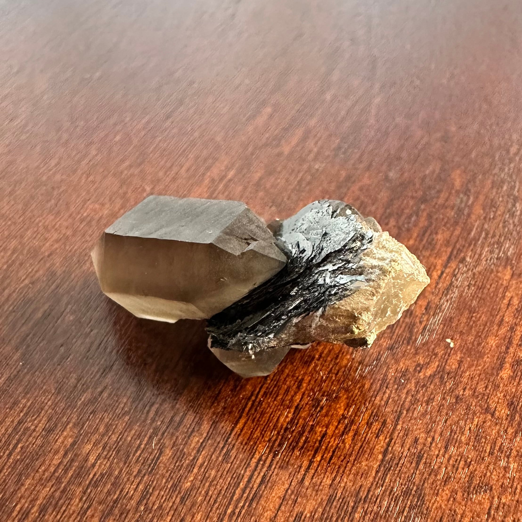 スモーキークォーツ / ヘマタイト【Smoky Quartz with Hematite】中国